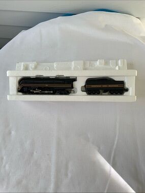 Hallmark Norfolk and Western Steam Locomotive with Box Lionel 746